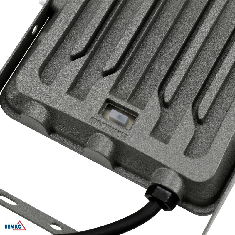 C64-LFP-030DG-CCT BEMKO REFLEKTOR LED SMD  30W 3CCT 2700lm PRAJNA IP65 SIVI