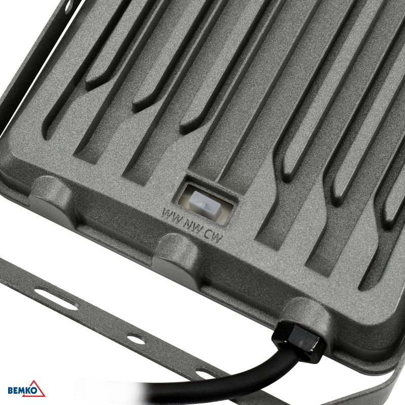 C64-LFP-050DG-CCT BEMKO REFLEKTOR LED SMD  50W 3CCT 4500lm PRAJNA IP65 SIVI