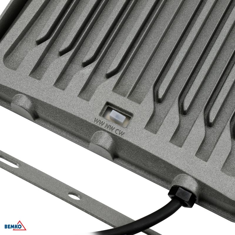 C64-LFP-100DG-CCT BEMKO REFLEKTOR LED SMD 100W 3CCT 9000lm PRAJNA IP65 SIVI